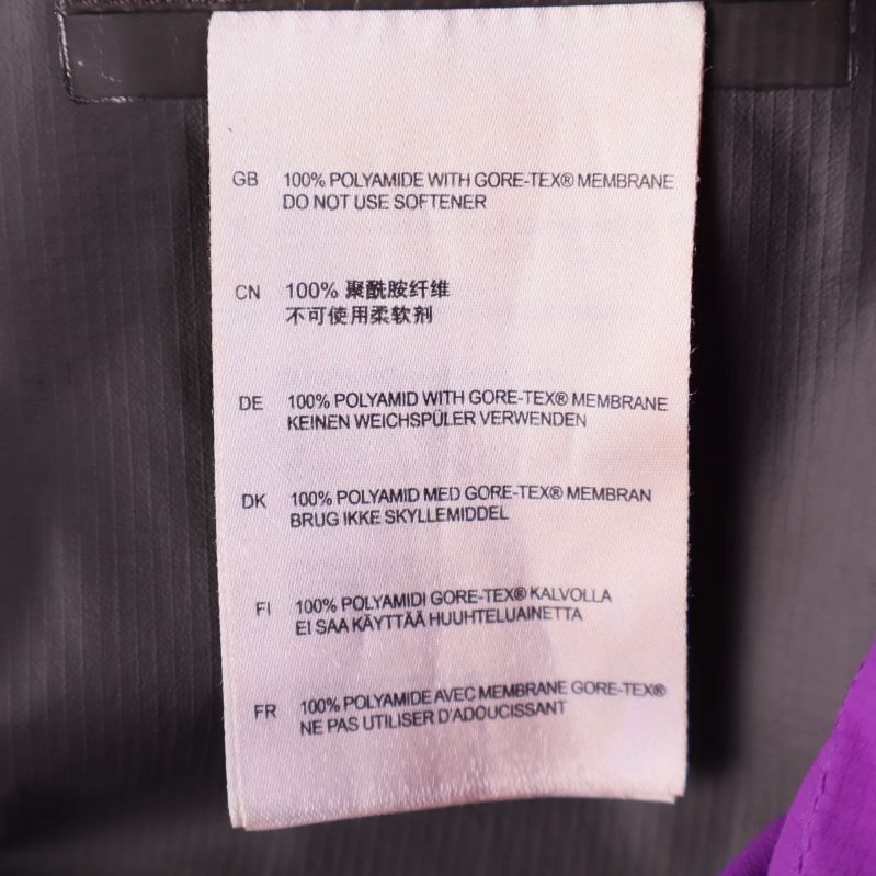 Materiallapp visar 100% polyamid med GORE-TEX-membran
