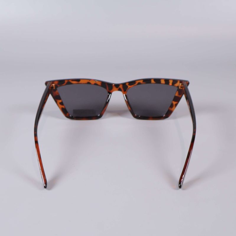 Solglasögon bakifrån visar bågens form och mönster