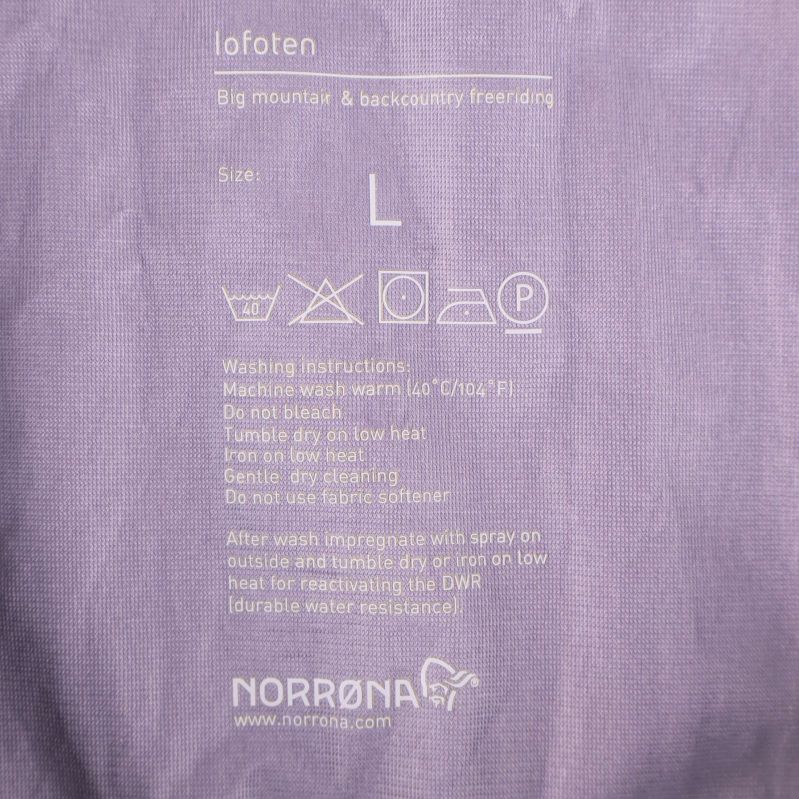Tryckt insida med tvättråd och Norrøna-logga