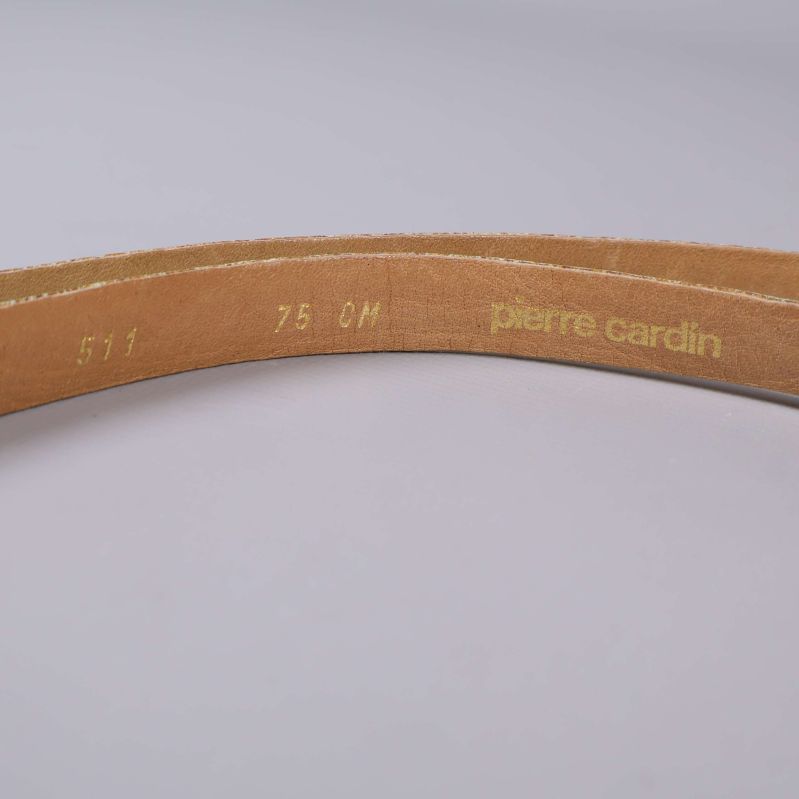 Inpräglad text 75 cm samt Pierre Cardin på bältets insida