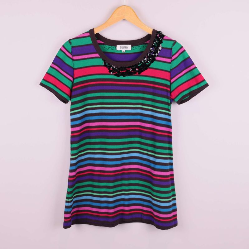 Randig t-shirt med paljettdetalj framtill