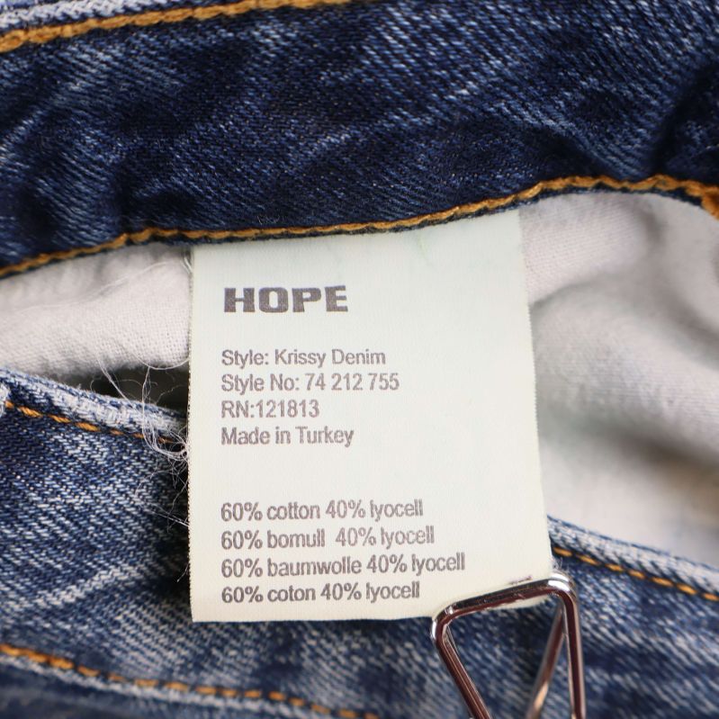 Materialetikett med bomull och lyocell i denimjeans