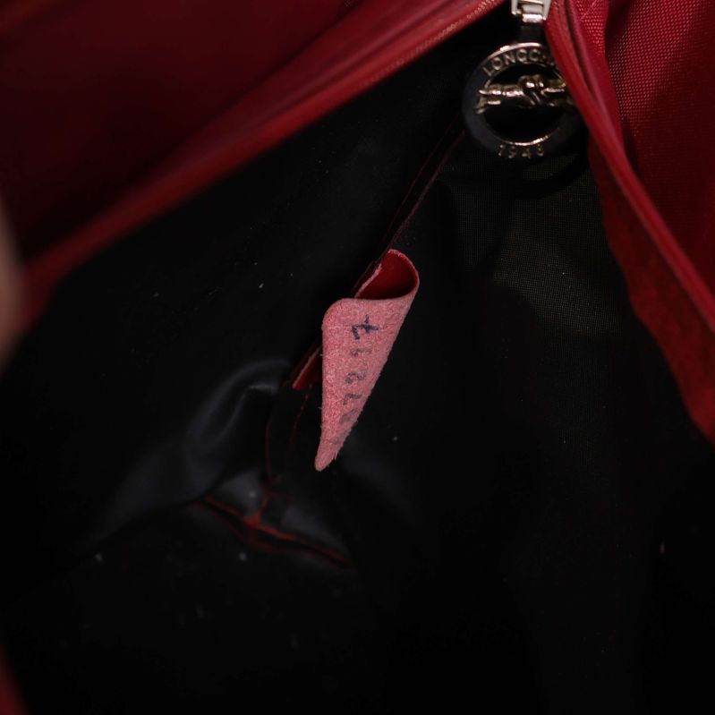 Detalj av Longchamp-logo i väskans innerfoder