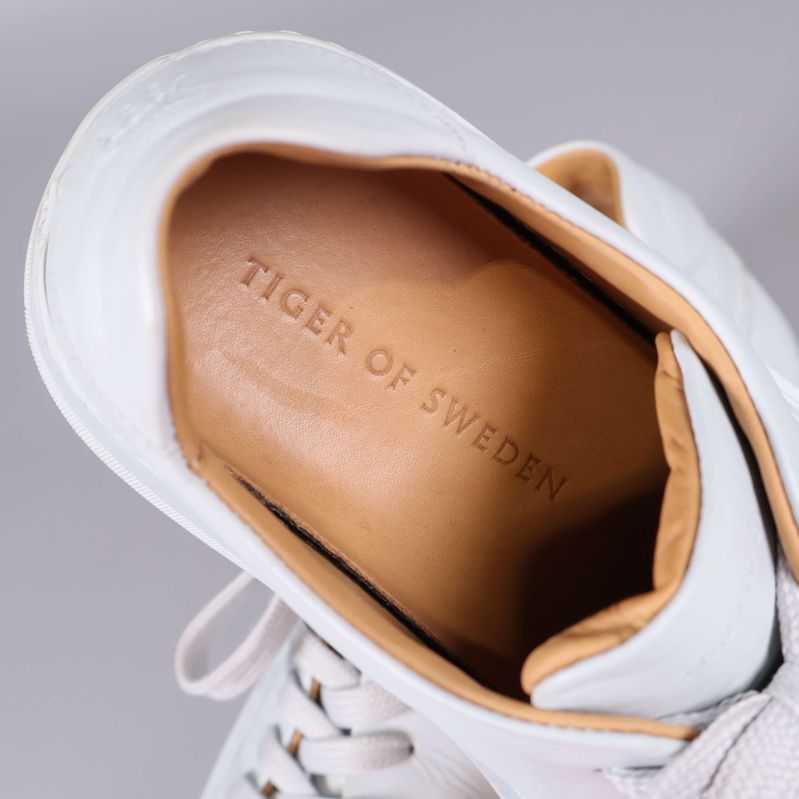 Innersulan visar Tiger of Sweden-tryck