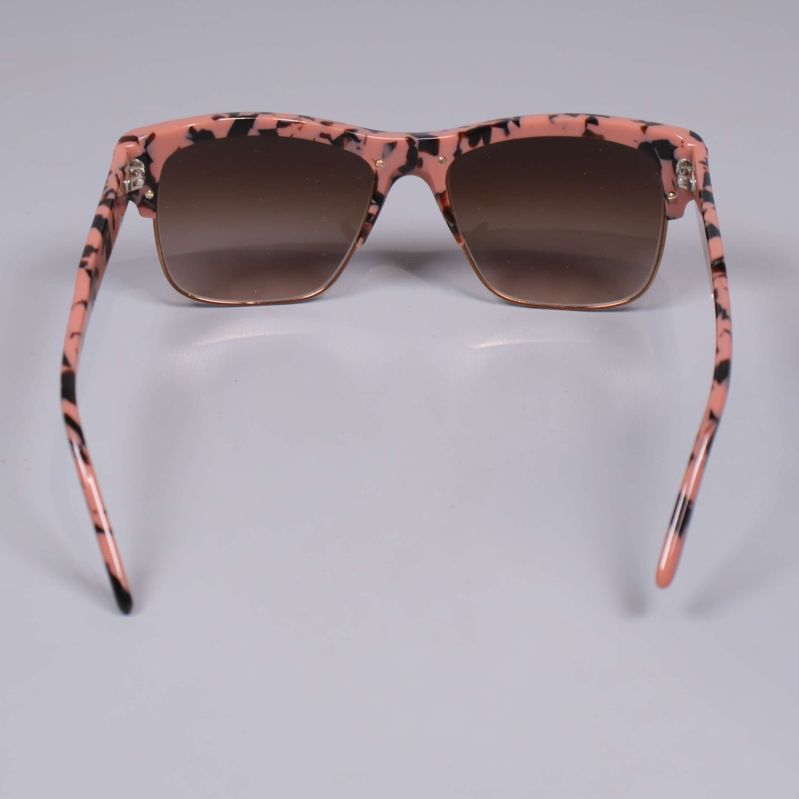 Solglasögon uppifrån med tydligt bågmönster