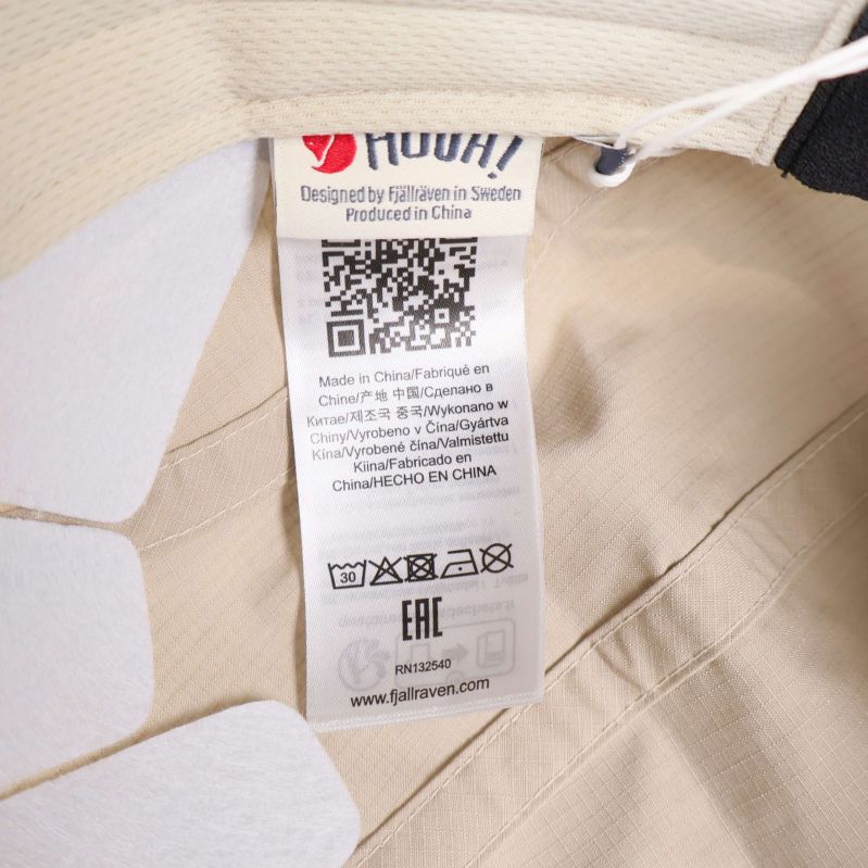 Produktetikett med namn, färg och storlek