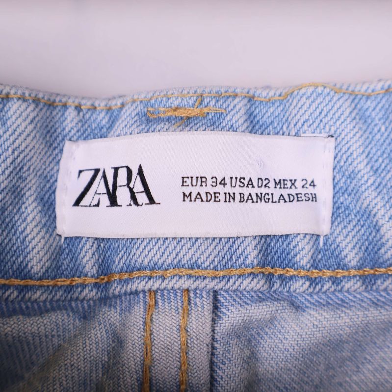 Närbild på Zara-etikett och storleksangivelser