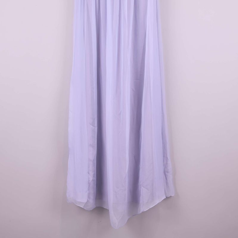 Närbild på den nedre delen med ljust och luftigt tyg