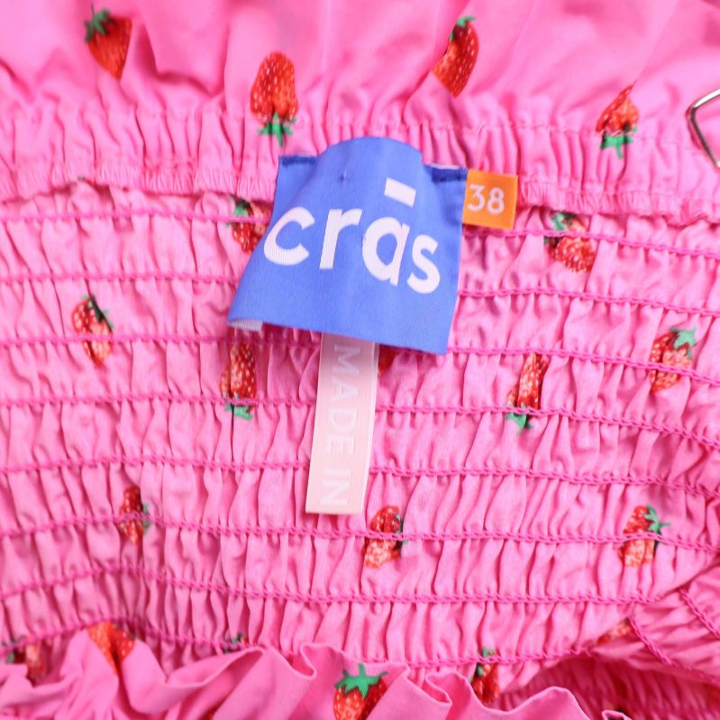 Ytterligare närbild på cras-etikett och smock