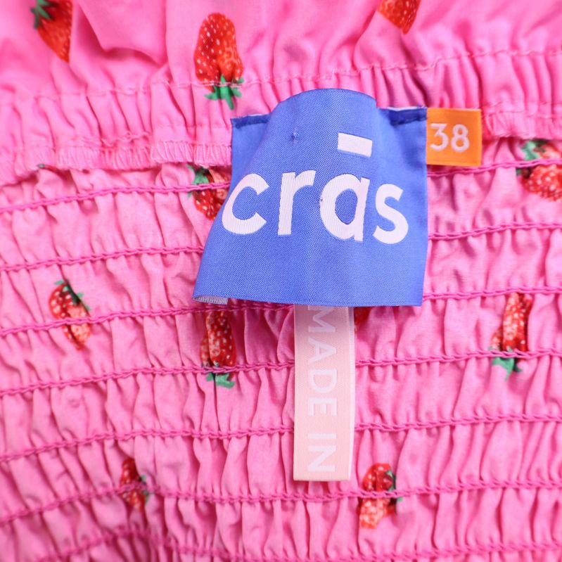 Närbild på blå cras-etikett och storlek 38