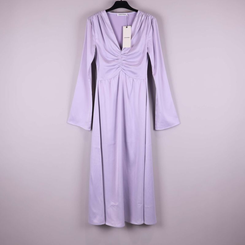 Ljuslila långärmad klänning med v-ringning fram