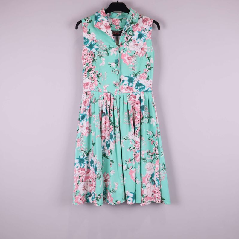 Ärm solutions blommig klänning, helbild framifrån på galge