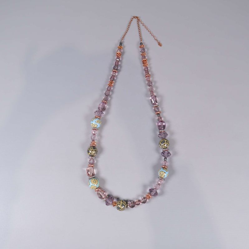 Halsband utspritt plant med varierande pärlor