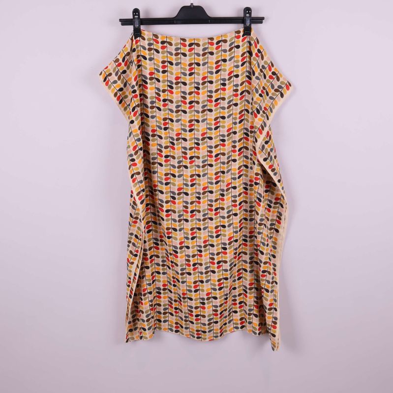 Flerfärgad kjol på galge med lös passform