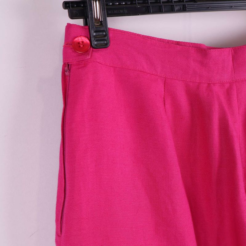 Sidovy av linning med knapp och dragkedja