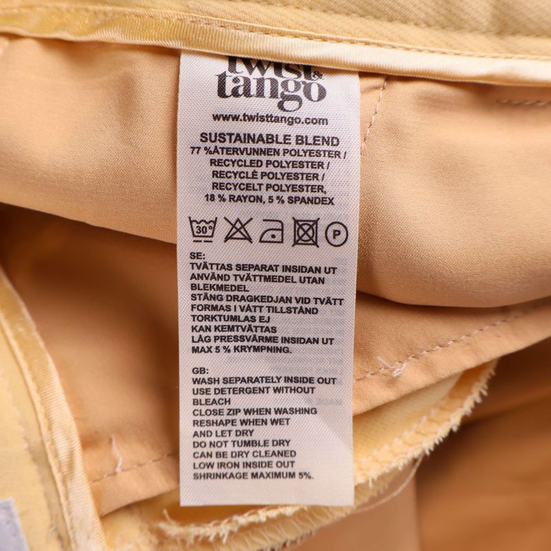 Materiallapp som visar tygblandning och tvättråd