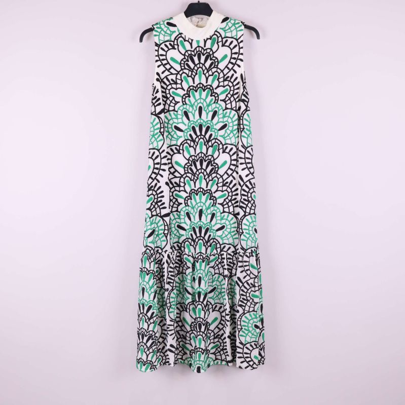 Lång ärmlös klänning med grafiskt mönster framifrån