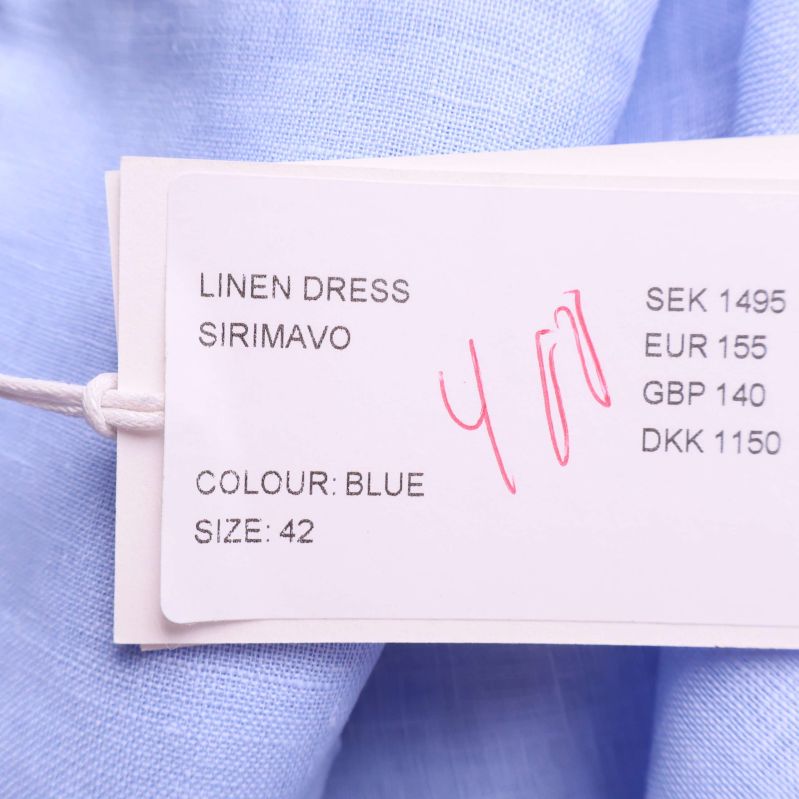 Prislapp med information om färg, storlek och modell