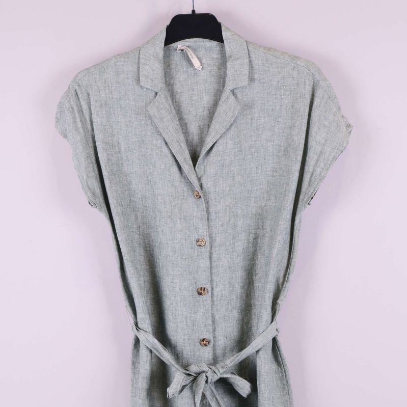 Övre del av klänning med krage och knappar