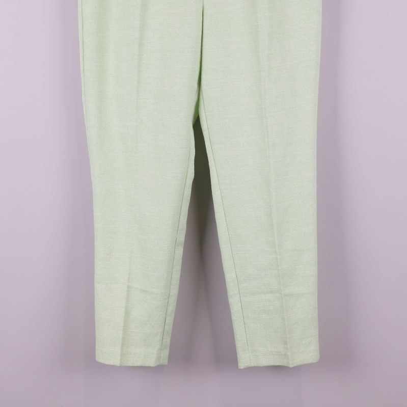 Nederdel av ljusgröna byxor med rakt benslut