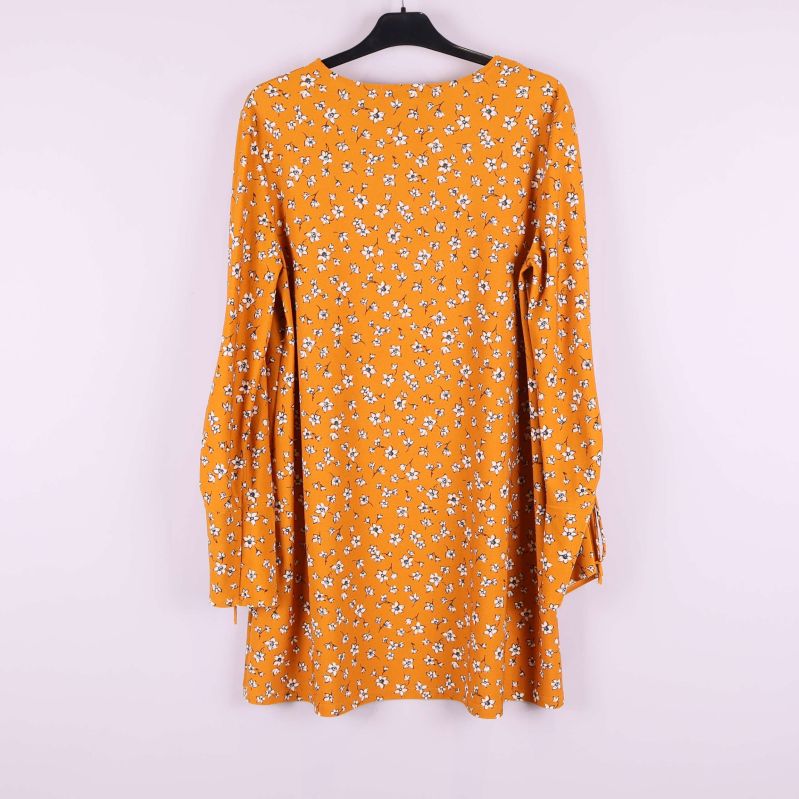 Baksida visar klänningens passform