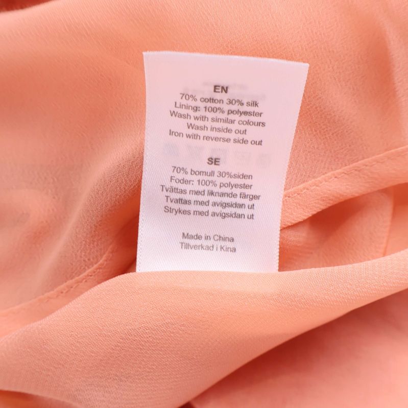 Materiallapp som visar bomull, siden och polyester