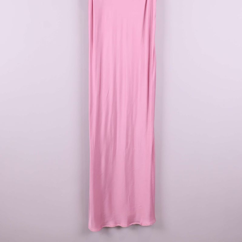Nederdel av lång rosa klänning med rak fåll