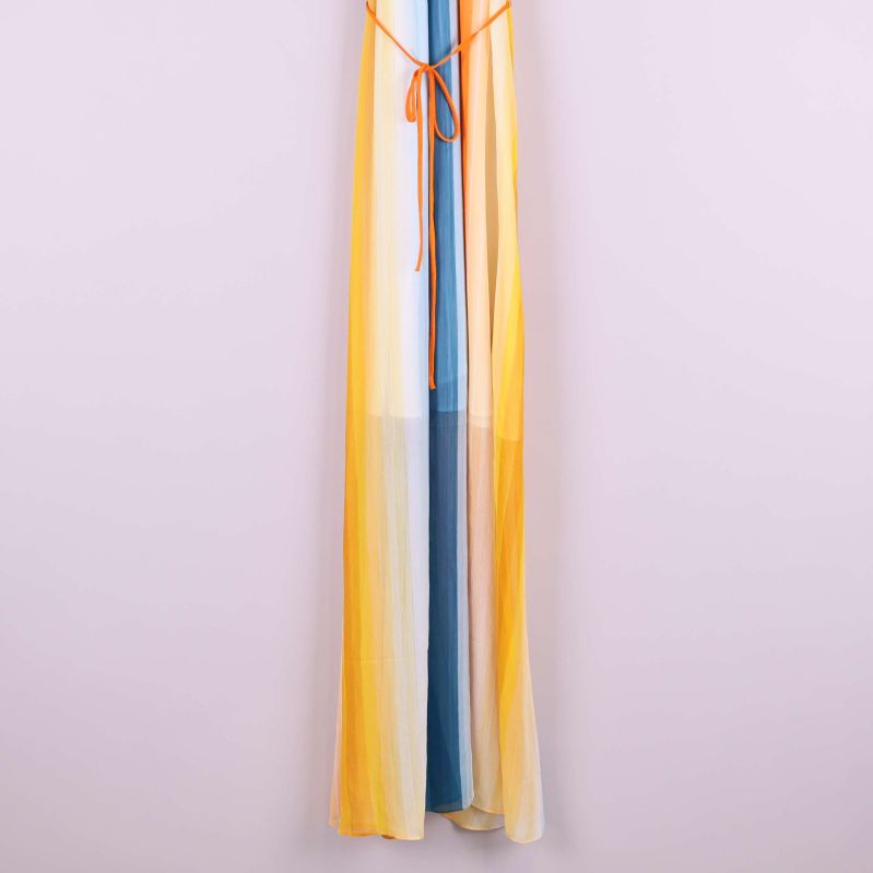 Nedre delen av klänning med transparent randigt tyg