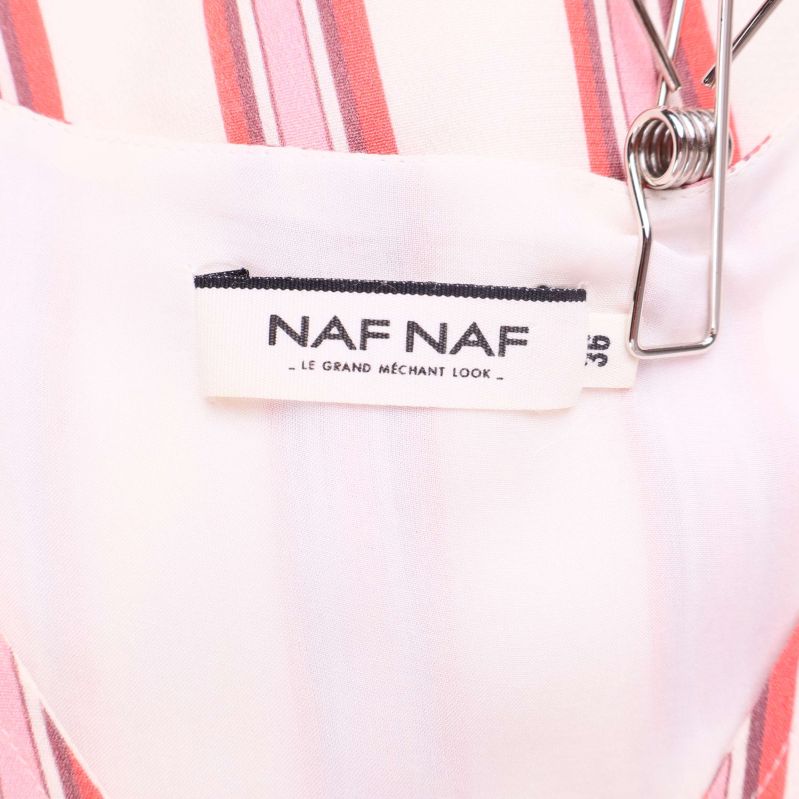 Närbild av storleksetikett med NAF NAF och storlek 36