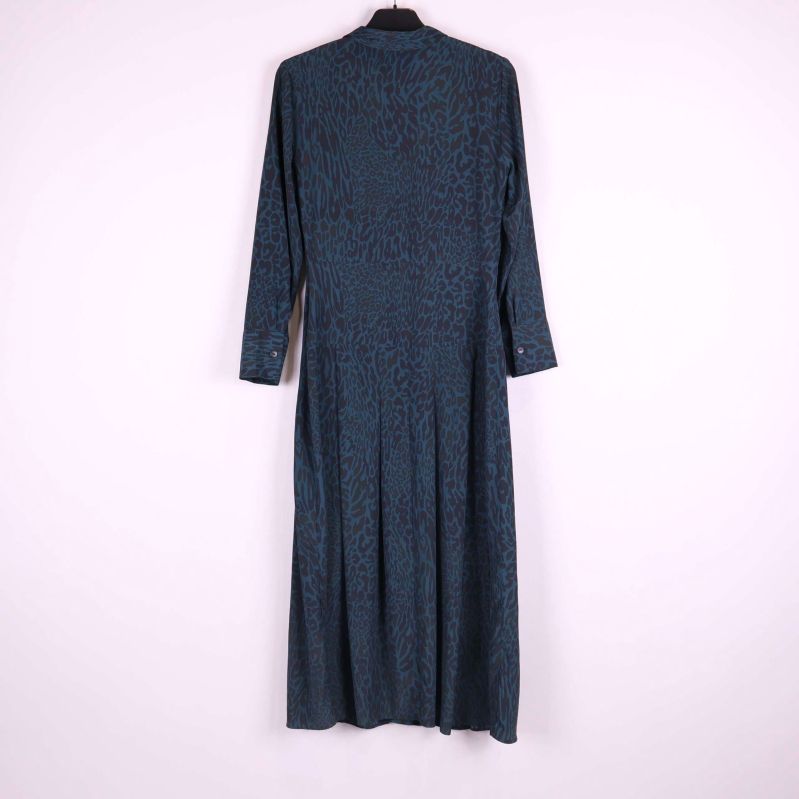 Baksida av klänning med mönster