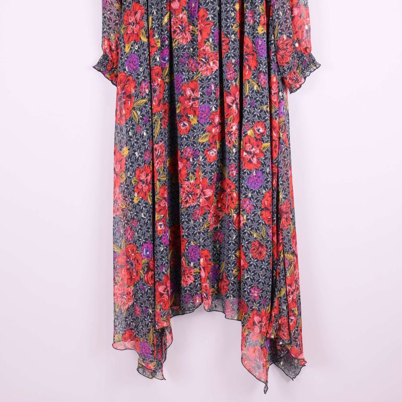 Asymmetrisk nederkant med lager på lager i blommigt tyg