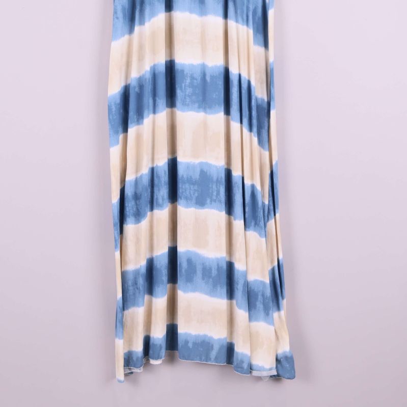 Nedre delen av batikmönstrad klänning med blå och beigea ränder