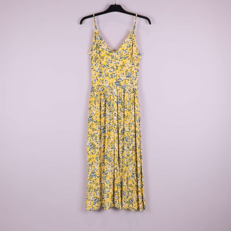 Framifrån helbild på midilång, gulblommig klänning med smala axelband