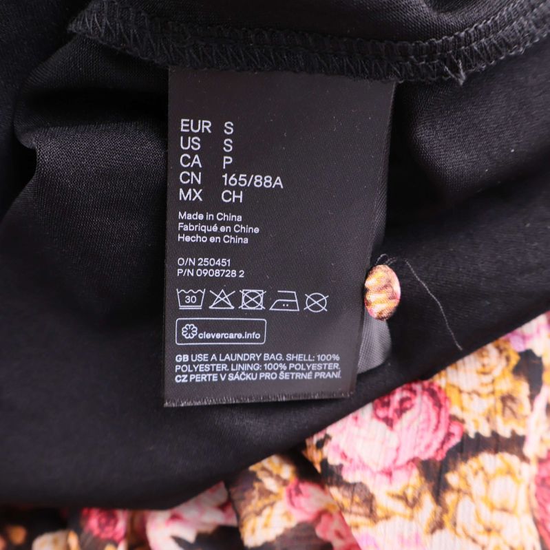 Materialetikett med information om polyester