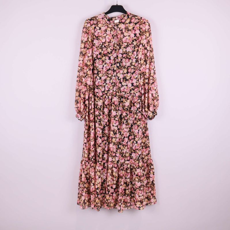 Hängande klänning i blommigt mönster framifrån