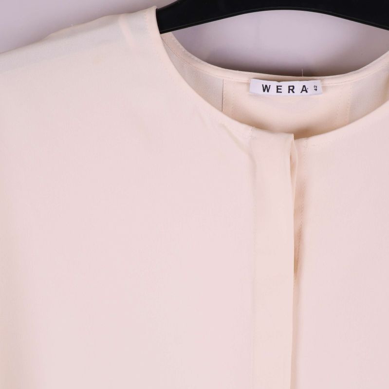 Halsringning och axelparti samt Wera-logga i nacken