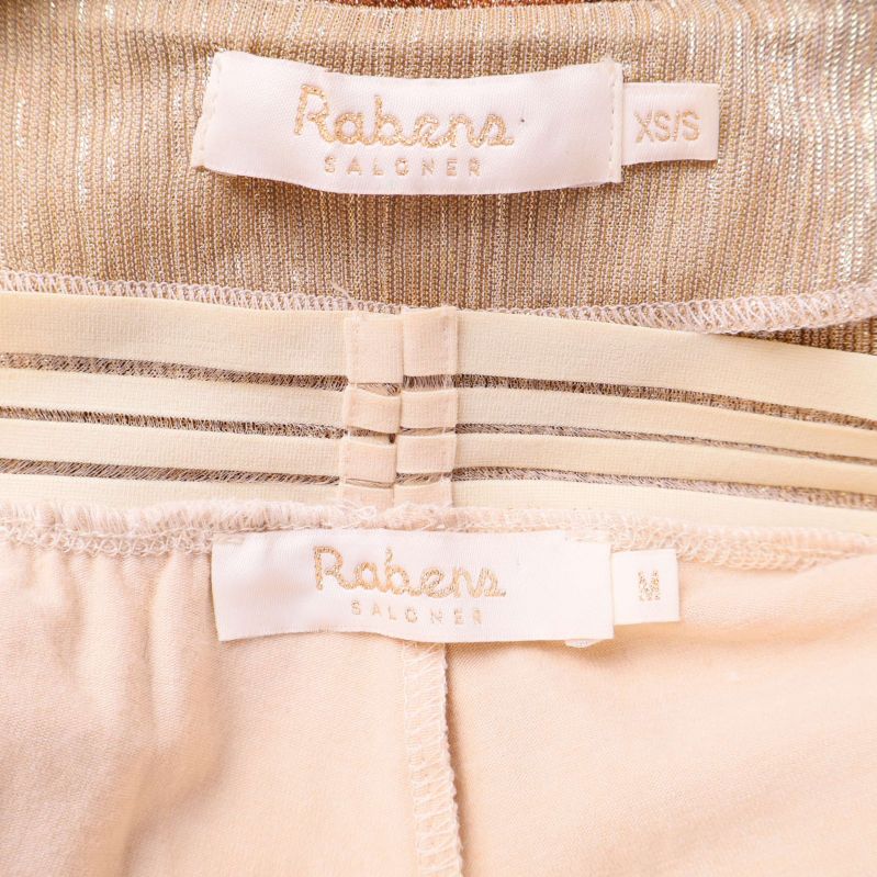 Två etiketter från Rabens Saloner, storlek XS/S och M