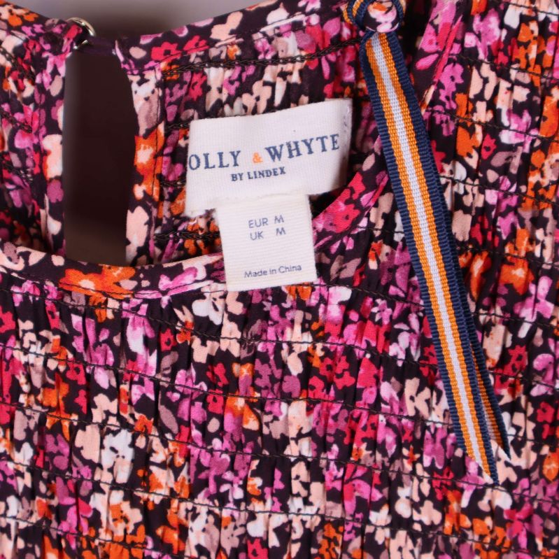 Närbild på märkning Holly & Whyte by Lindex