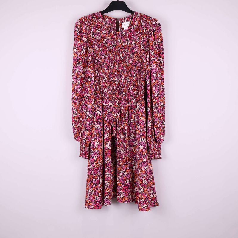 Blommig klänning med långa ärmar och knytband