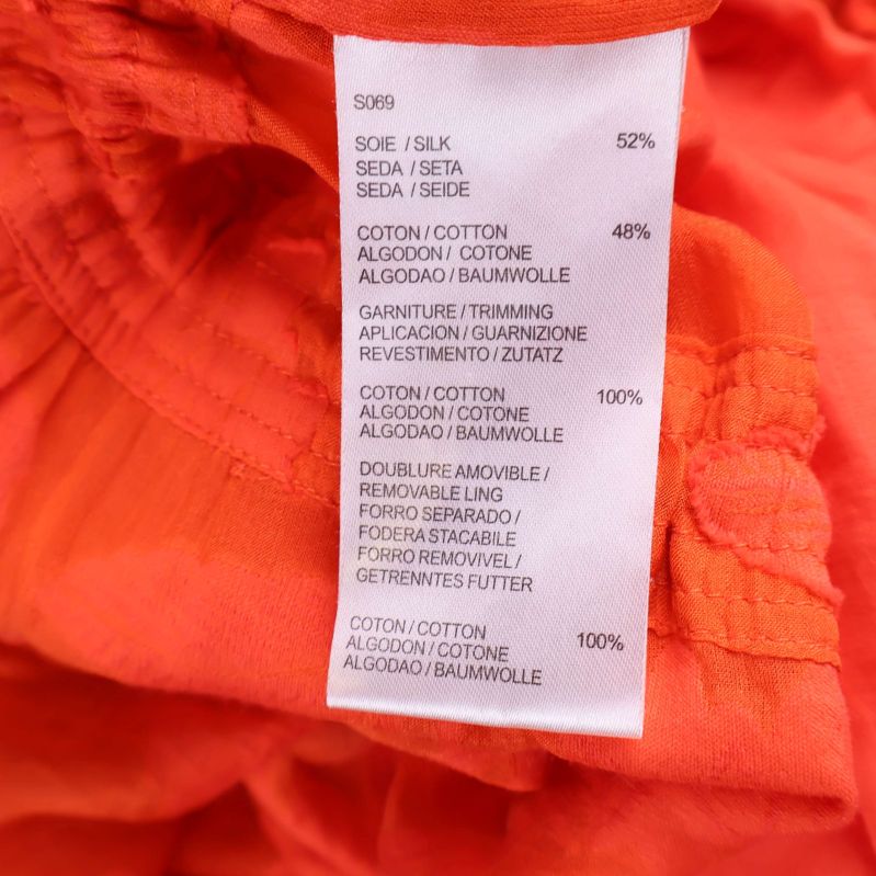 Materiallapp visar komposition med siden och bomull