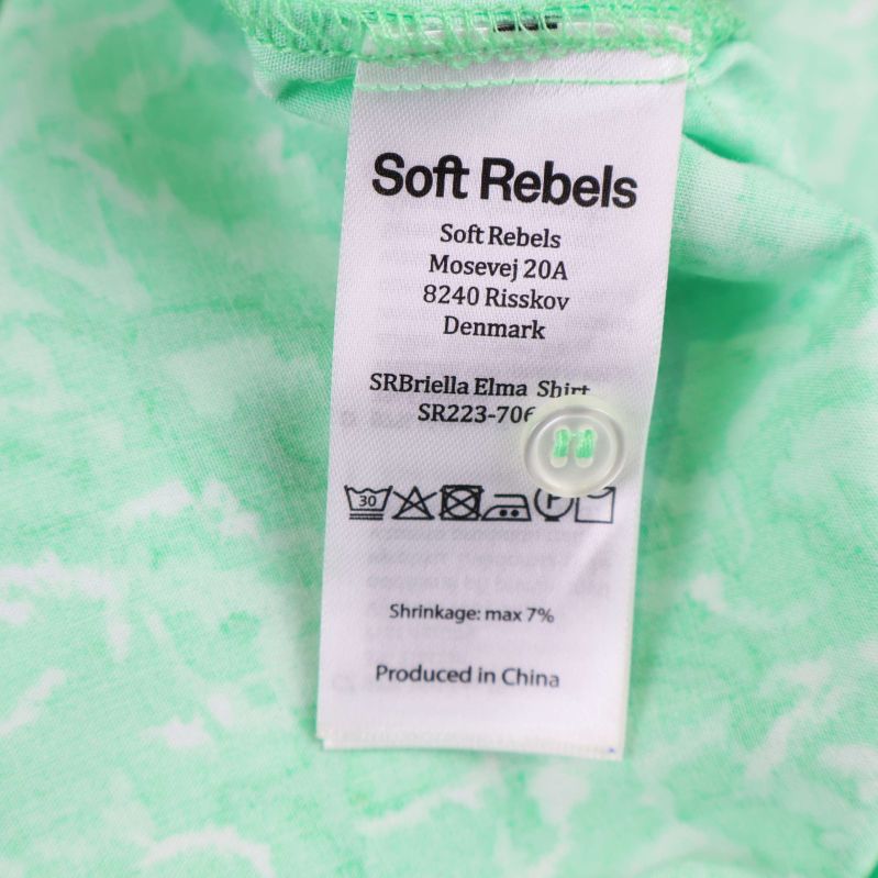 Produktionstag från Soft Rebels i blusens insida