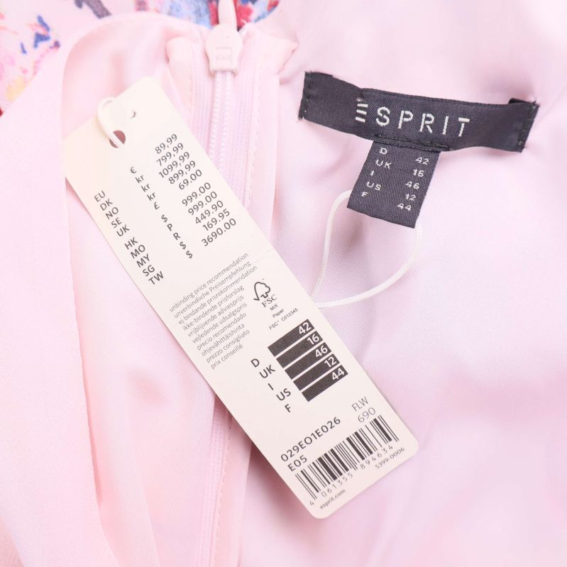 Etikett med storlek och materialinformation från Esprit