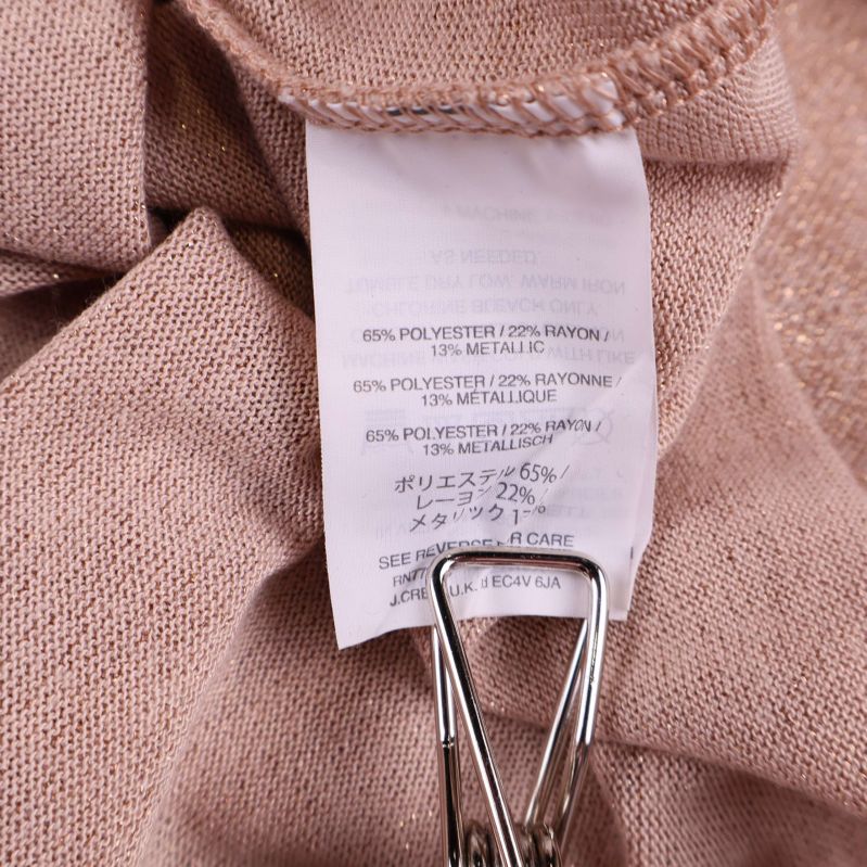 Materiallapp med materialinformation på insidan av tröjan