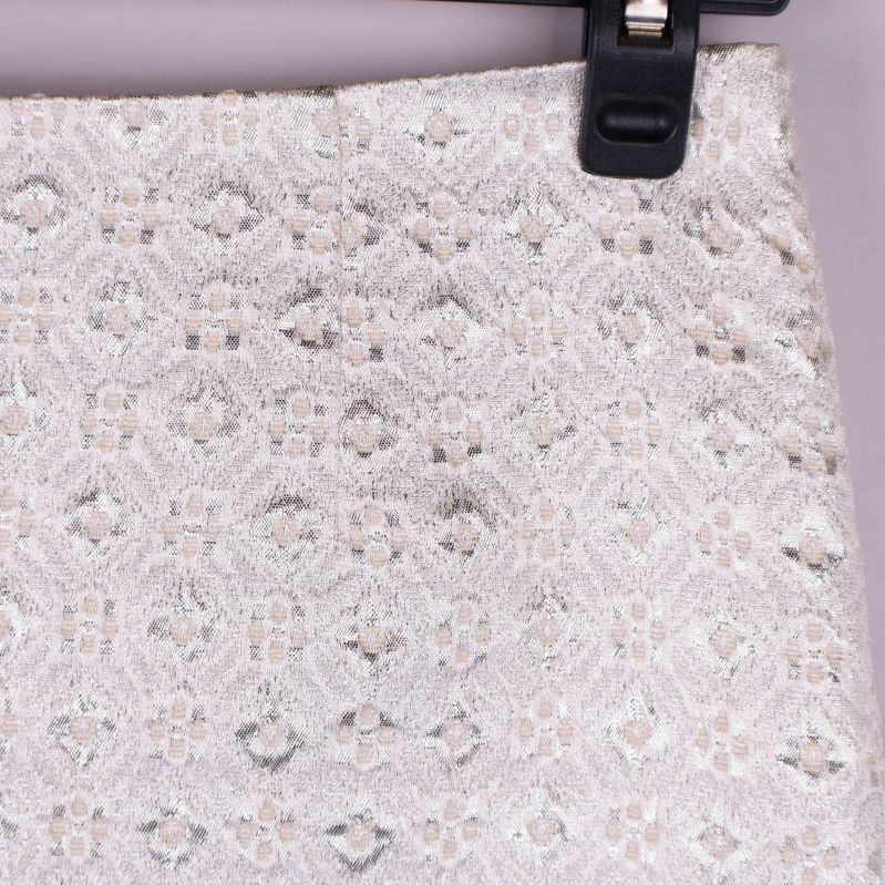 Närbild av tyg med upphöjt grafiskt mönster