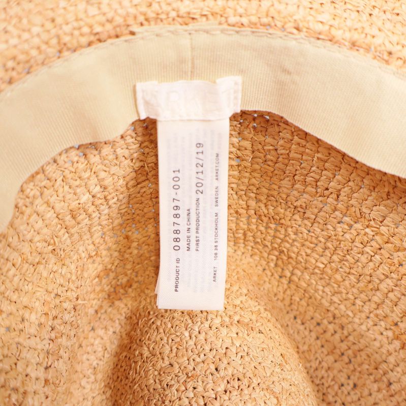 Etikett som visar hattens produktnummer och produktion