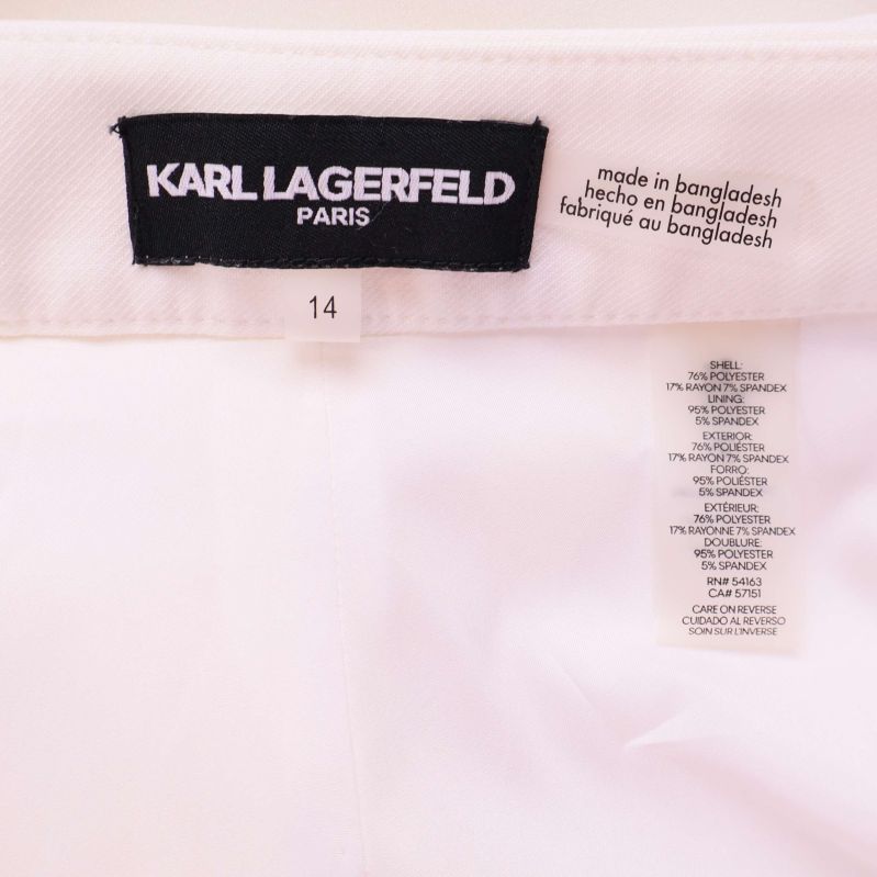 Närbild på Karl Lagerfeld-etikett och materiallapp