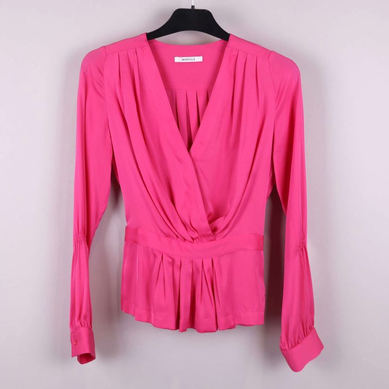 Draperad rosa blus fram