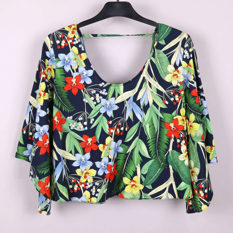 Topp med blommönster