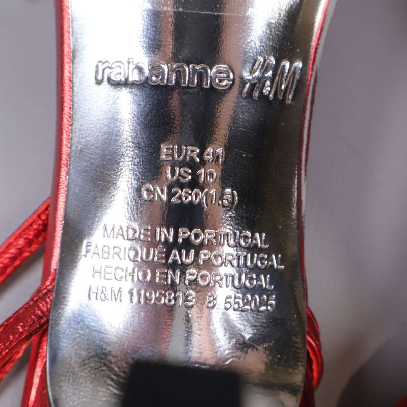 Närbild på märkning, rabanne H&M och storlek 41