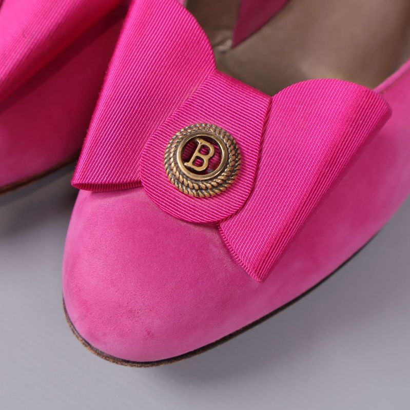 Rosa ballerina med tydlig stor rosett och B-dekoration